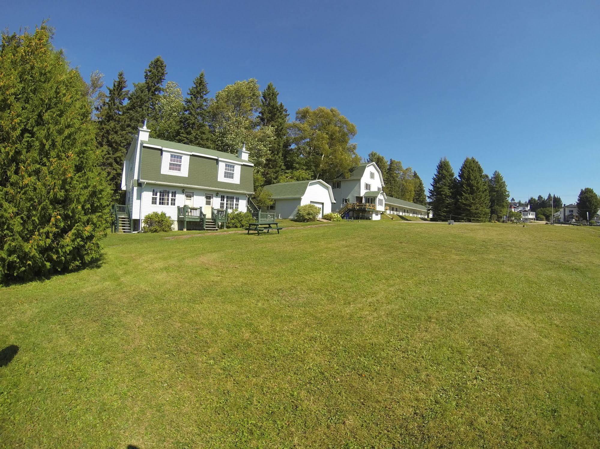 Motel Le Fleuron Saint-Donat-de-Montcalm Exterior photo