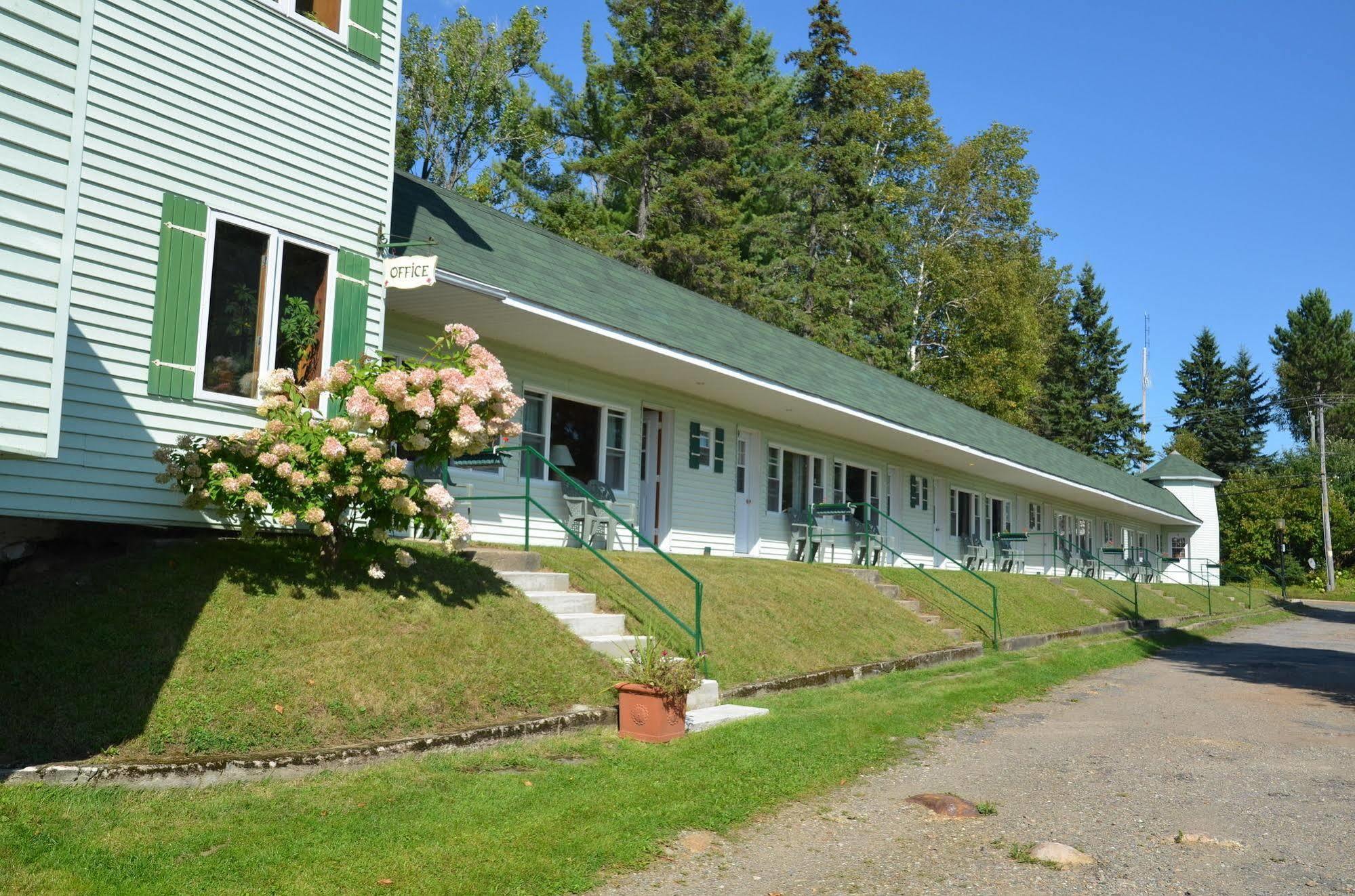 Motel Le Fleuron Saint-Donat-de-Montcalm Exterior photo